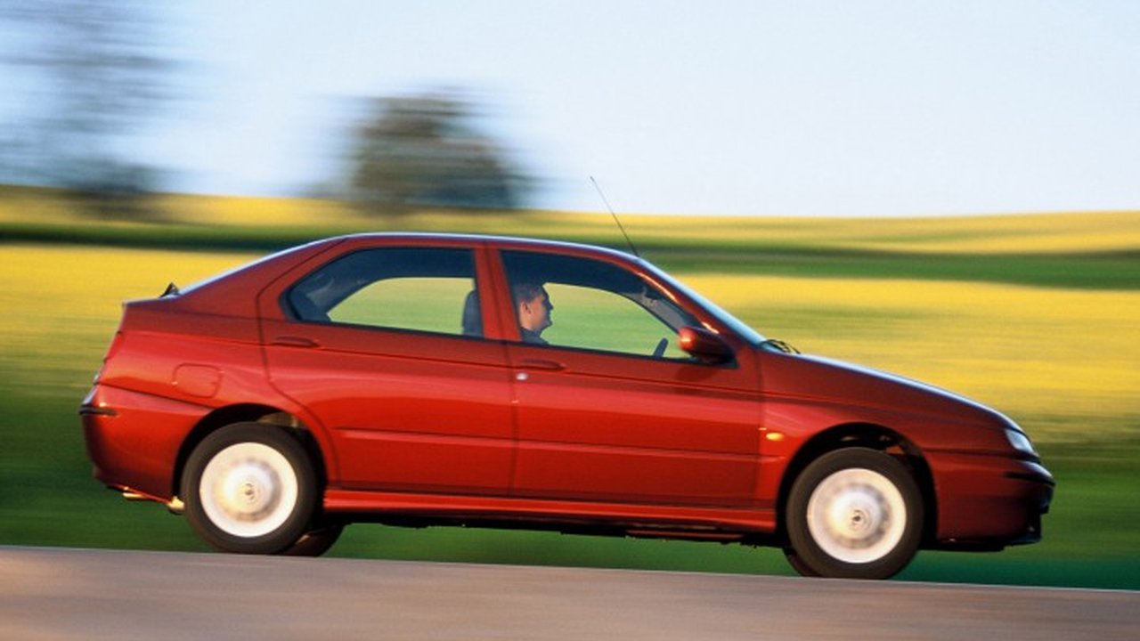 Alfa Romeo 146 (930) 1.9 JTD (105 Hp) teknik özellikler ve yakıt tüketimi Alfa Romeo 146 (930) 1.9 JTD (105 Hp) teknik özellikler ve yakıt tüketimi