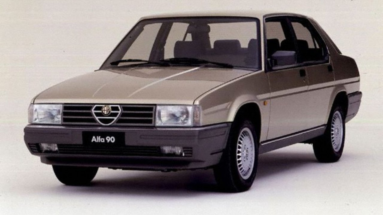 Alfa Romeo 90 (162) 2.0 i.e. (132 Hp) teknik özellikler ve yakıt tüketimi