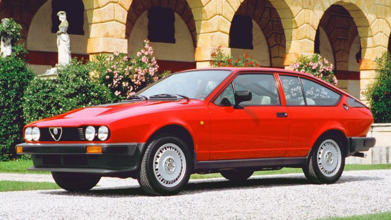 Alfa Romeo Alfetta GT (116) 2.0 (131 Hp) teknik özellikler ve yakıt tüketimi Alfa Romeo Alfetta GT (116) 2.0 (131 Hp) teknik özellikler ve yakıt tüketimi
