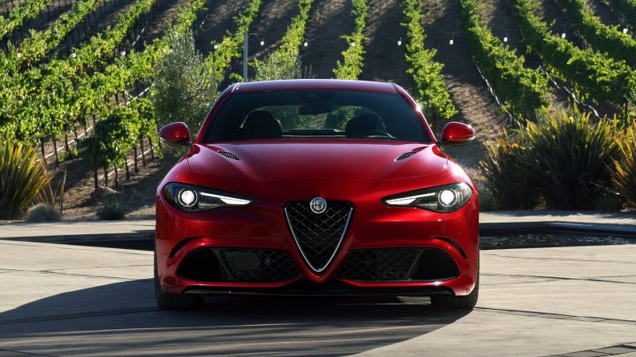 Alfa Romeo Giulia II Quadrifoglio 2.9 (510hp) teknik özellikler ve yakıt tüketimi Alfa Romeo Giulia II Quadrifoglio 2.9 (510hp) teknik özellikler ve yakıt tüketimi