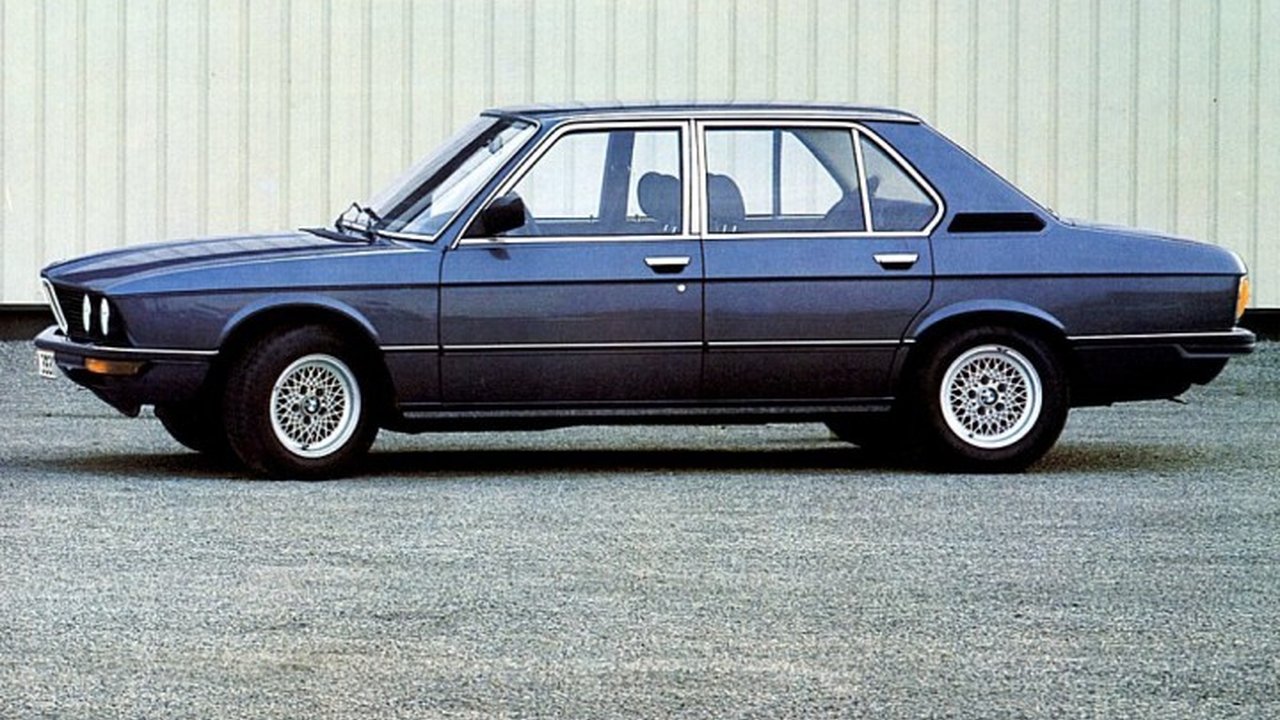 BMW 5er (E12) 525 (146 Hp) teknik özellikler ve yakıt tüketimi BMW 5er (E12) 525 (146 Hp) teknik özellikler ve yakıt tüketimi