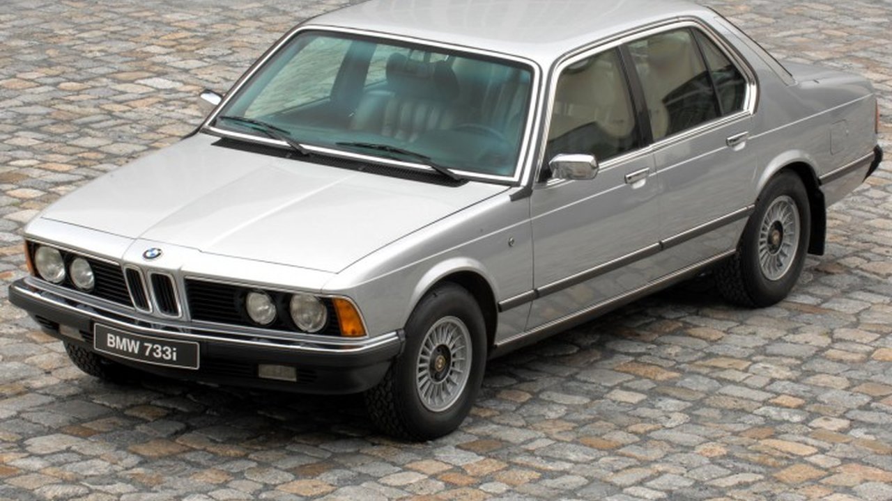 BMW 7er (E23) 735 i (218 Hp) teknik özellikler ve yakıt tüketimi BMW 7er (E23) 735 i (218 Hp) teknik özellikler ve yakıt tüketimi