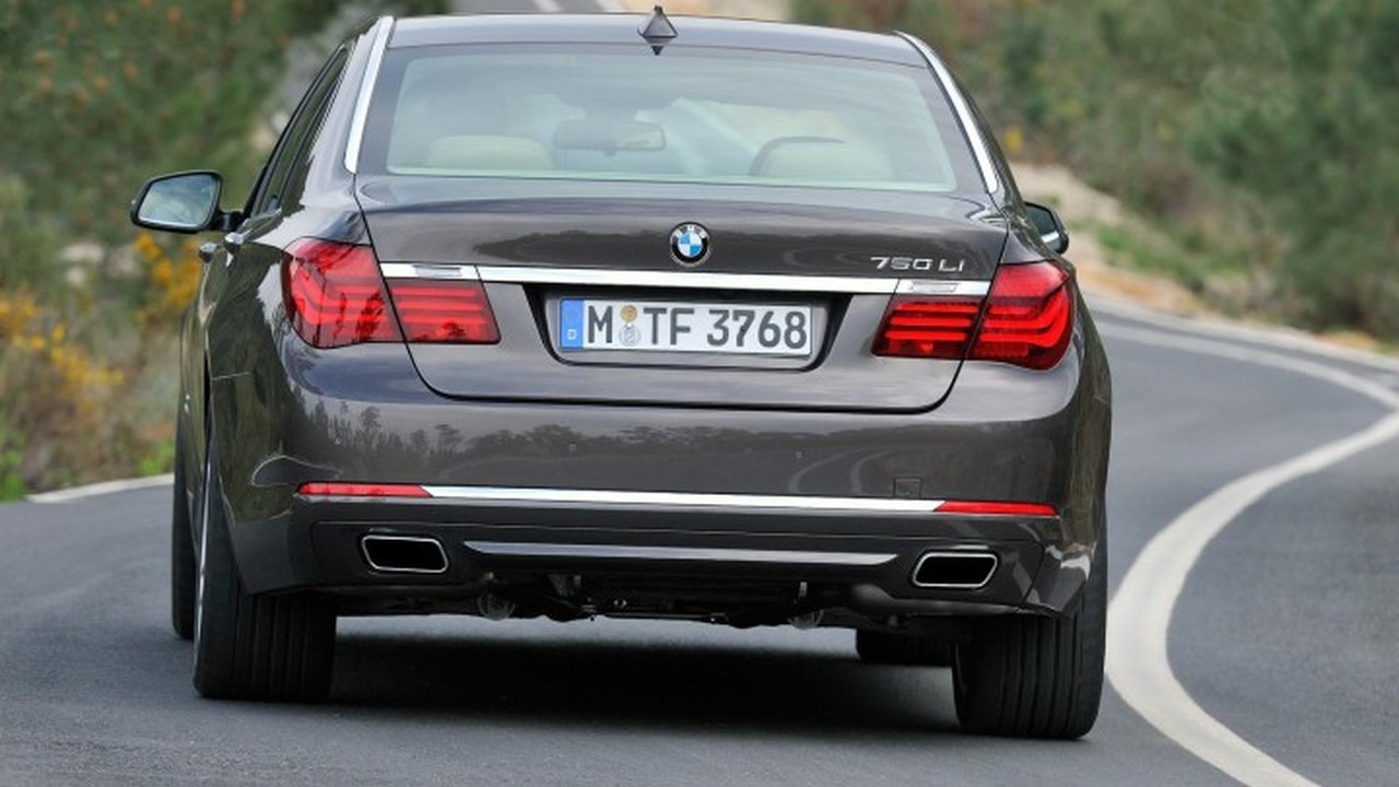 BMW 7er (F01) 750 Li (407 Hp) Steptronic teknik özellikler ve yakıt tüketimi BMW 7er (F01) 750 Li (407 Hp) Steptronic teknik özellikler ve yakıt tüketimi