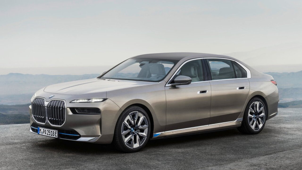 BMW i7 AT (544hp) 4x4 teknik özellikler ve yakıt tüketimi BMW i7 AT (544hp) 4x4 teknik özellikler ve yakıt tüketimi