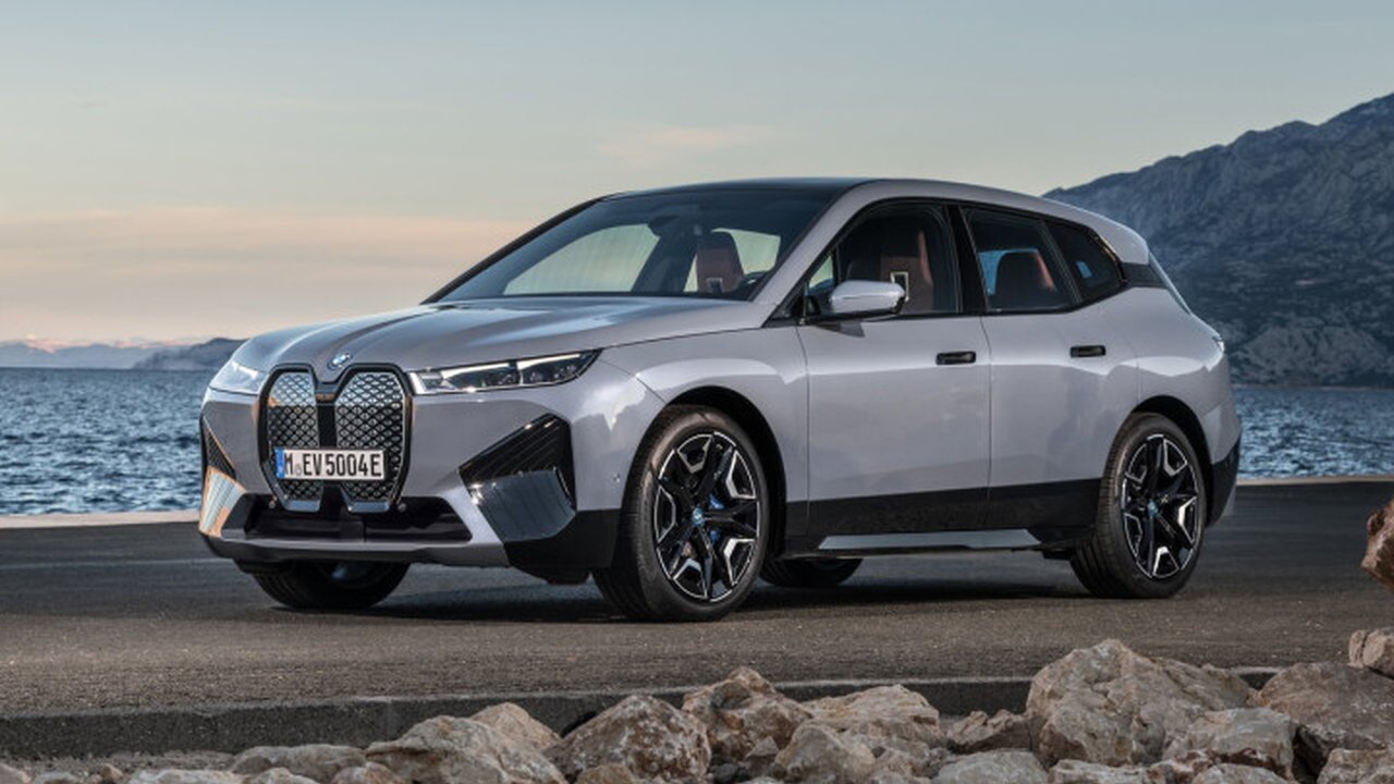 BMW iX AT (540hp) 4x4 teknik özellikler ve yakıt tüketimi BMW iX AT (540hp) 4x4 teknik özellikler ve yakıt tüketimi