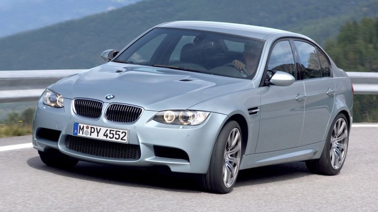 BMW M3 (E90) M3 (E90) Sedan teknik özellikler ve yakıt tüketimi BMW M3 (E90) M3 (E90) Sedan teknik özellikler ve yakıt tüketimi