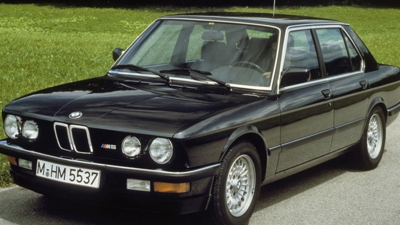 BMW M5 (E28) 535 i (218 Hp) teknik özellikler ve yakıt tüketimi BMW M5 (E28) 535 i (218 Hp) teknik özellikler ve yakıt tüketimi