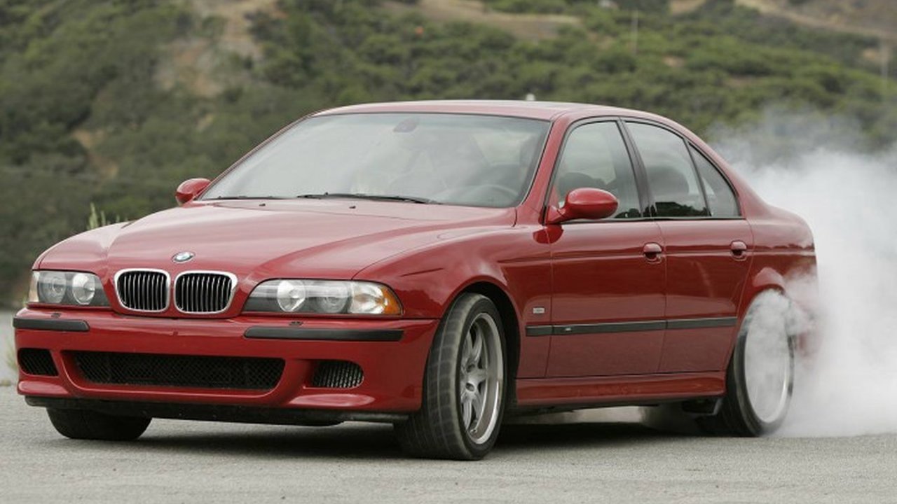 BMW M5 (E39) 4.9 32V (400 Hp) teknik özellikler ve yakıt tüketimi BMW M5 (E39) 4.9 32V (400 Hp) teknik özellikler ve yakıt tüketimi