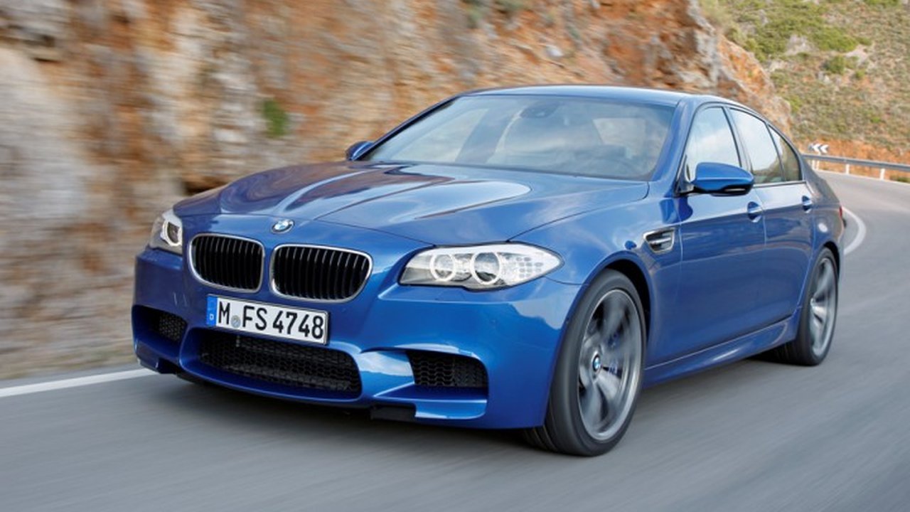 BMW M5 (F10) 4.4 V8 (560 Hp) teknik özellikler ve yakıt tüketimi BMW M5 (F10) 4.4 V8 (560 Hp) teknik özellikler ve yakıt tüketimi