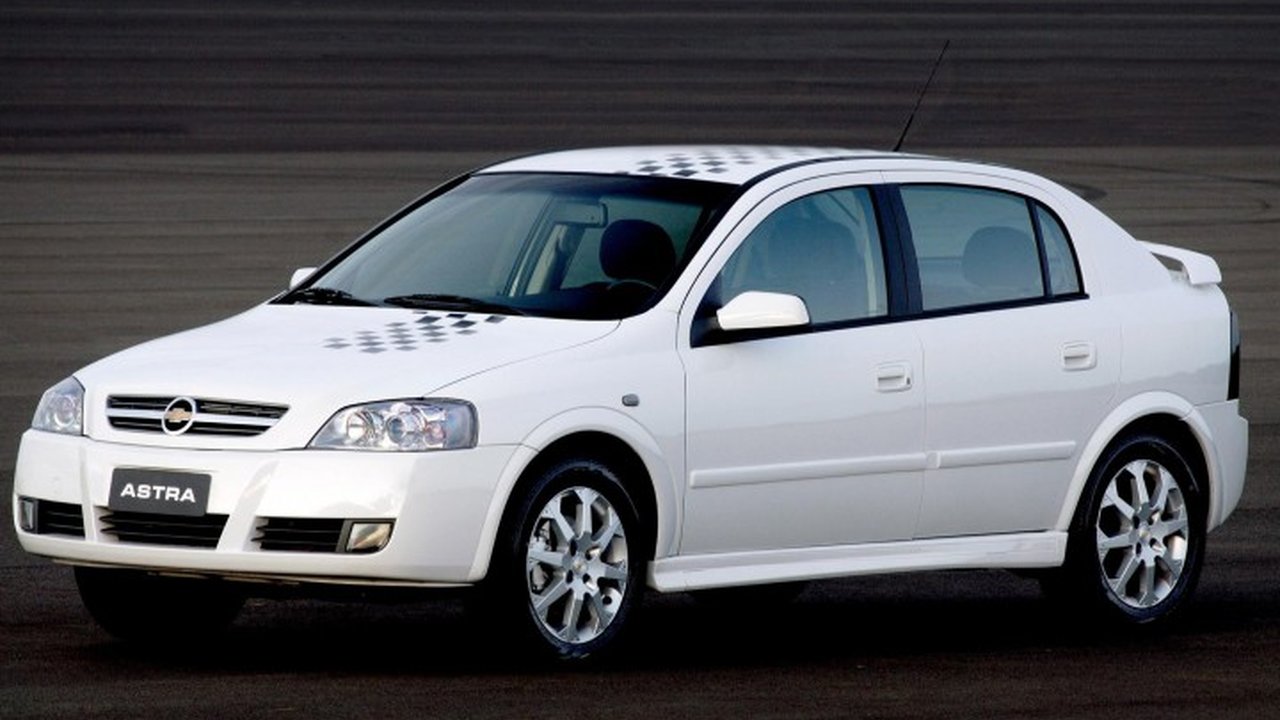 Chevrolet Astra 2.0 i 16V (128 Hp) teknik özellikler ve yakıt tüketimi Chevrolet Astra 2.0 i 16V (128 Hp) teknik özellikler ve yakıt tüketimi