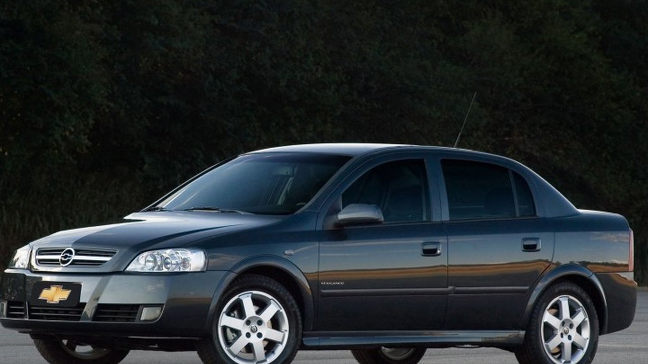 Chevrolet Astra Sedan 2.0 i 16V (128 Hp) teknik özellikler ve yakıt tüketimi Chevrolet Astra Sedan 2.0 i 16V (128 Hp) teknik özellikler ve yakıt tüketimi