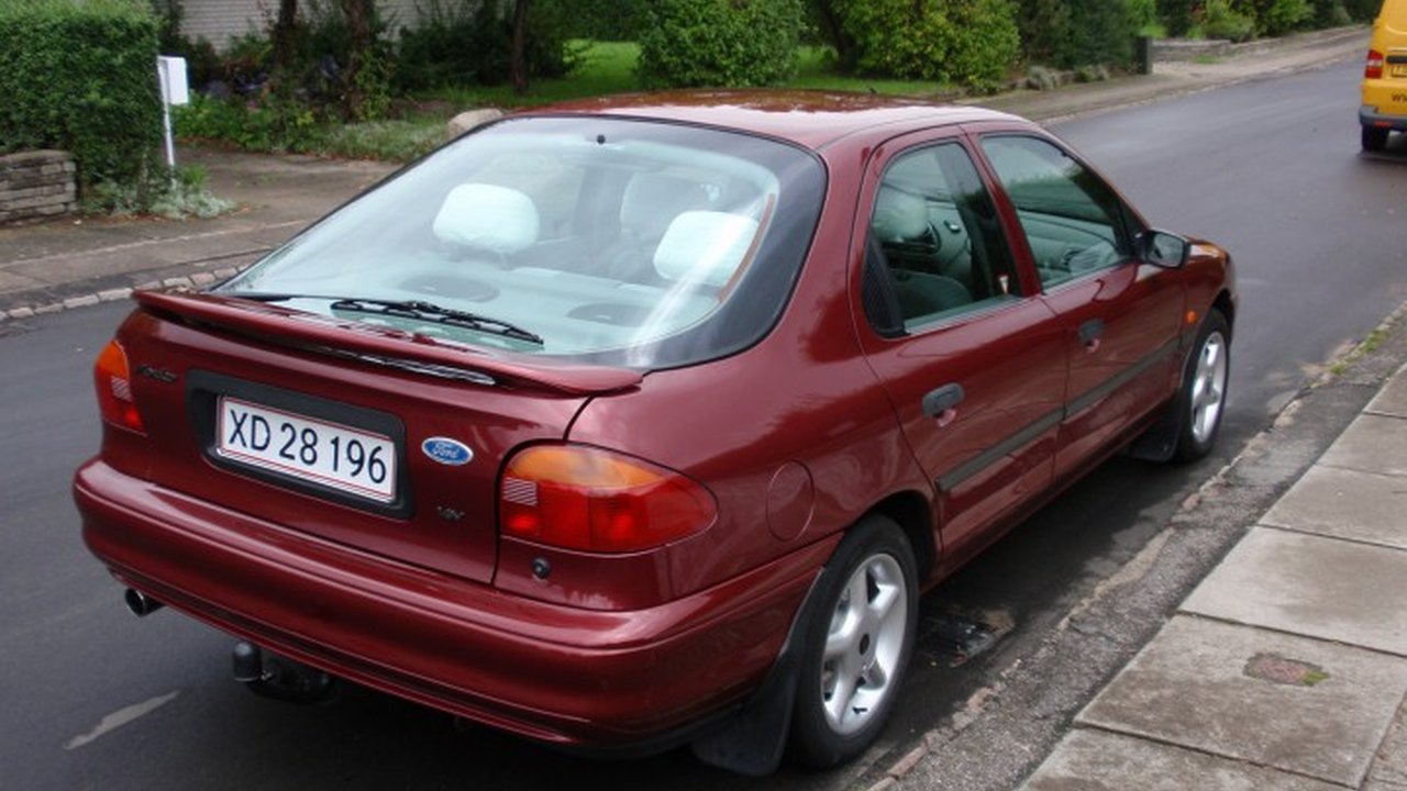 Ford Mondeo I Hatchback 2.0 i 16V 4x4 (132 Hp) teknik özellikler ve yakıt tüketimi Ford Mondeo I Hatchback 2.0 i 16V 4x4 (132 Hp) teknik özellikler ve yakıt tüketimi