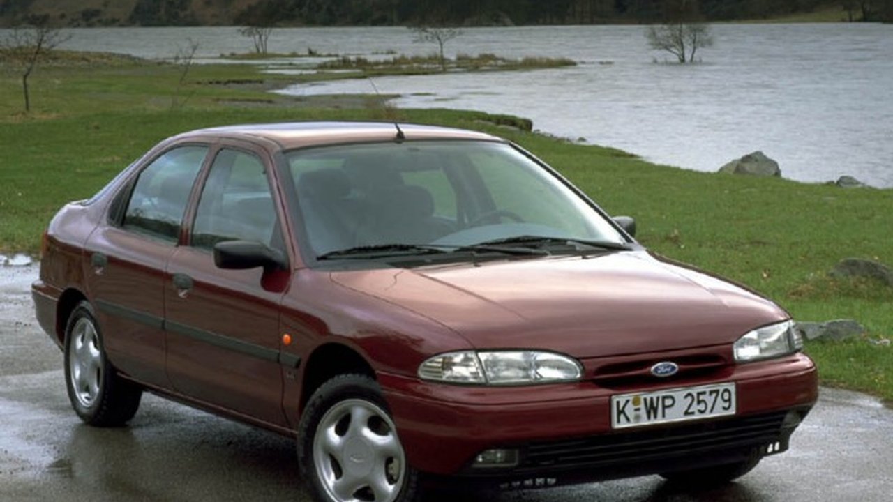 Ford Mondeo II Hatchback 1.8 TD (90 Hp) teknik özellikler ve yakıt tüketimi Ford Mondeo II Hatchback 1.8 TD (90 Hp) teknik özellikler ve yakıt tüketimi