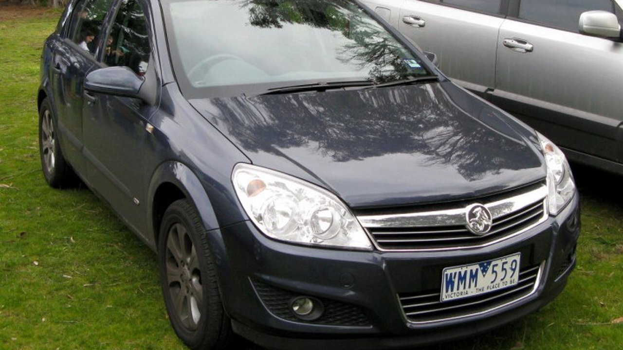 Holden Astra Hatchback 2.2 i 16V ECOTEC (147 Hp) teknik özellikler ve yakıt tüketimi Holden Astra Hatchback 2.2 i 16V ECOTEC (147 Hp) teknik özellikler ve yakıt tüketimi