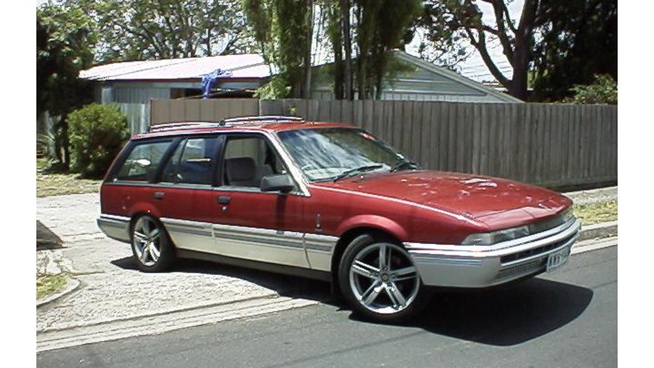 Holden Calais Wagon (VT) 5.0 i V8 (243 Hp) teknik özellikler ve yakıt tüketimi Holden Calais Wagon (VT) 5.0 i V8 (243 Hp) teknik özellikler ve yakıt tüketimi