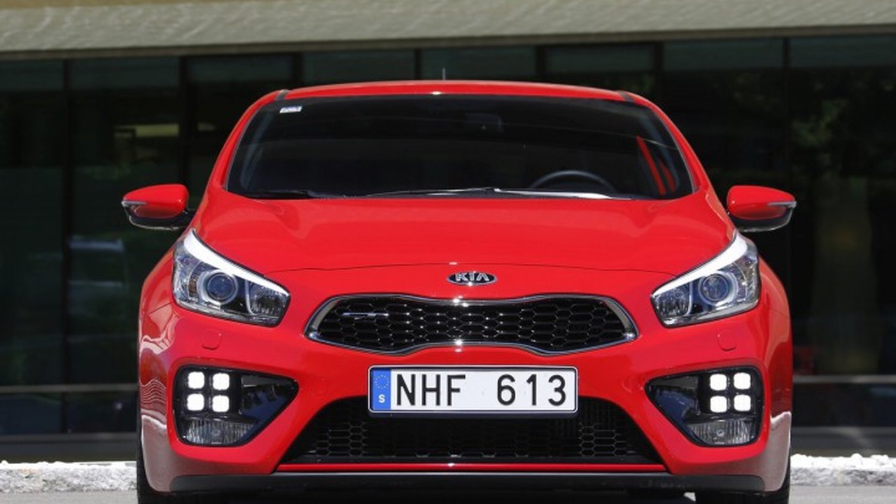 Kia Cee'd GT Hatchback 1.6 MT (204hp) teknik özellikler ve yakıt tüketimi Kia Cee'd GT Hatchback 1.6 MT (204hp) teknik özellikler ve yakıt tüketimi