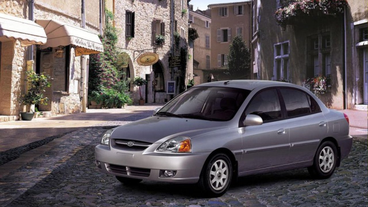 Kia Rio I Sedan 1.3 i (82 Hp) teknik özellikler ve yakıt tüketimi Kia Rio I Sedan 1.3 i (82 Hp) teknik özellikler ve yakıt tüketimi
