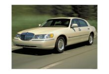 Lincoln Town Car Town Car 4.6 V8 (238 Hp) teknik özellikler ve yakıt tüketimi