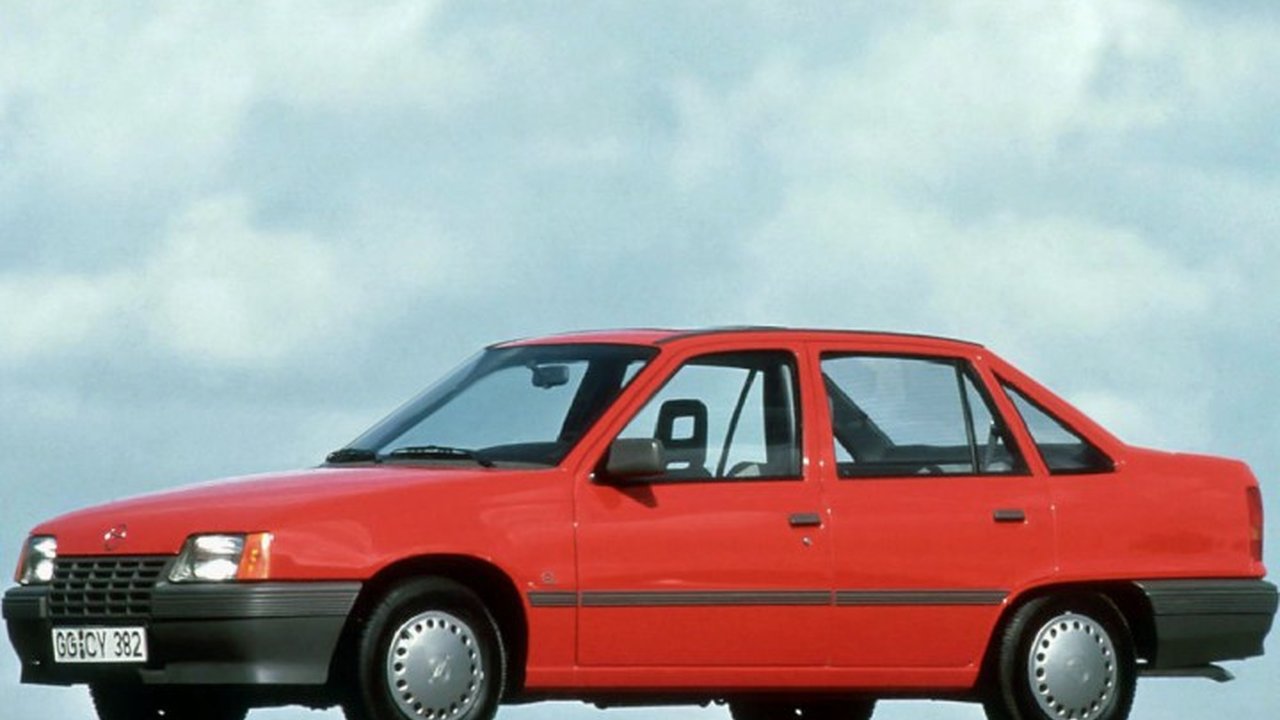 Opel Kadett E 2.0 i KAT (116 Hp) teknik özellikler ve yakıt tüketimi Opel Kadett E 2.0 i KAT (116 Hp) teknik özellikler ve yakıt tüketimi