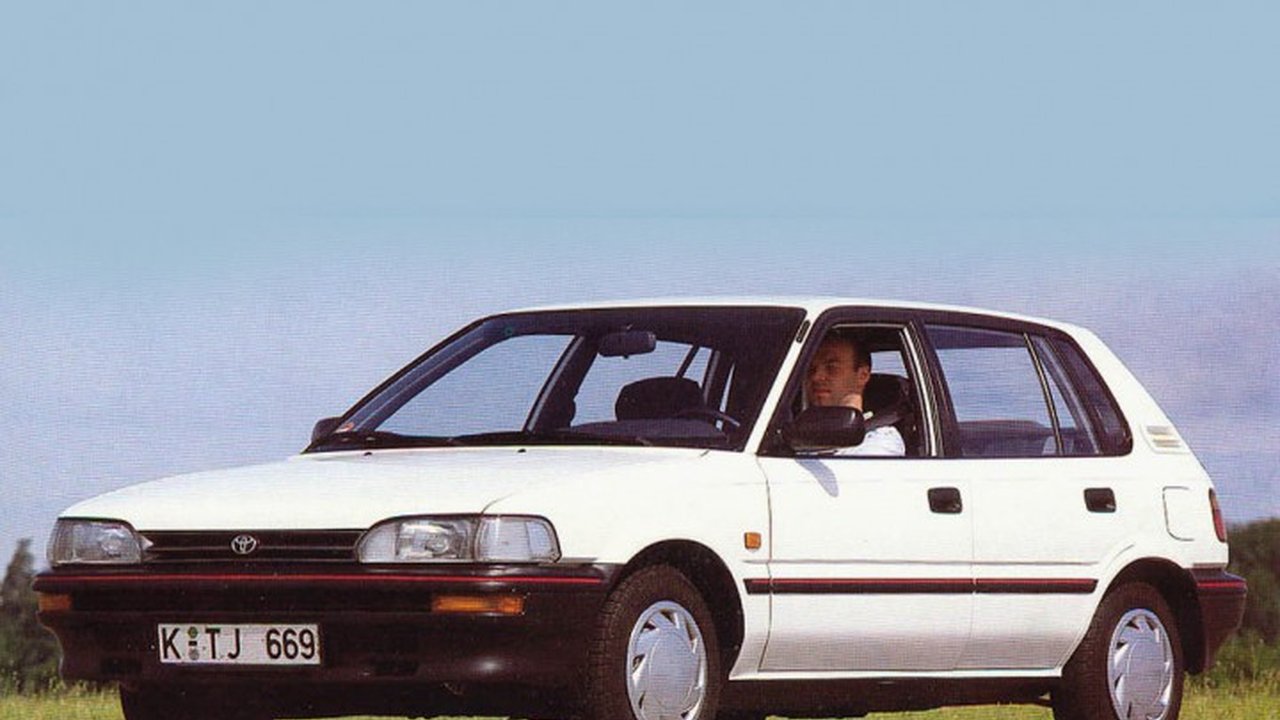Toyota Corolla Hatch (E9) 1.8 D (CE90) (67 Hp) teknik özellikler ve yakıt tüketimi Toyota Corolla Hatch (E9) 1.8 D (CE90) (67 Hp) teknik özellikler ve yakıt tüketimi