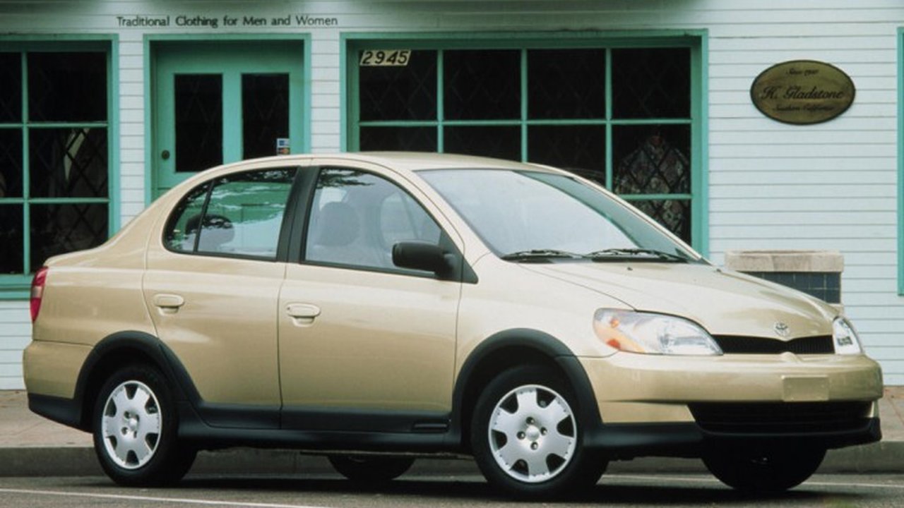 Toyota Echo 1.5 i 16V (107 Hp) teknik özellikler ve yakıt tüketimi Toyota Echo 1.5 i 16V (107 Hp) teknik özellikler ve yakıt tüketimi