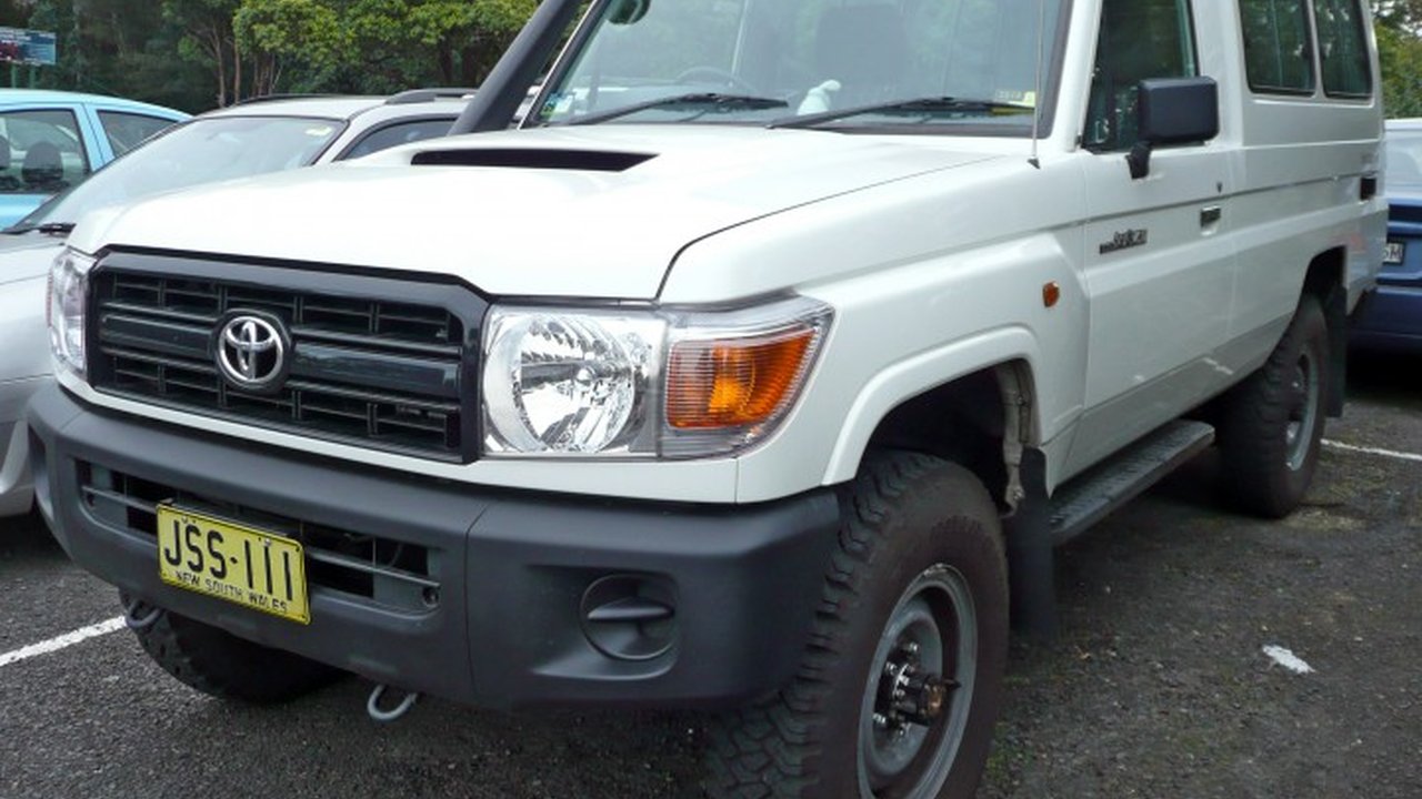 Toyota Land Cruiser Land Cruiser 78 (HZJ78) 4.2 TD teknik özellikler ve yakıt tüketimi Toyota Land Cruiser Land Cruiser 78 (HZJ78) 4.2 TD teknik özellikler ve yakıt tüketimi