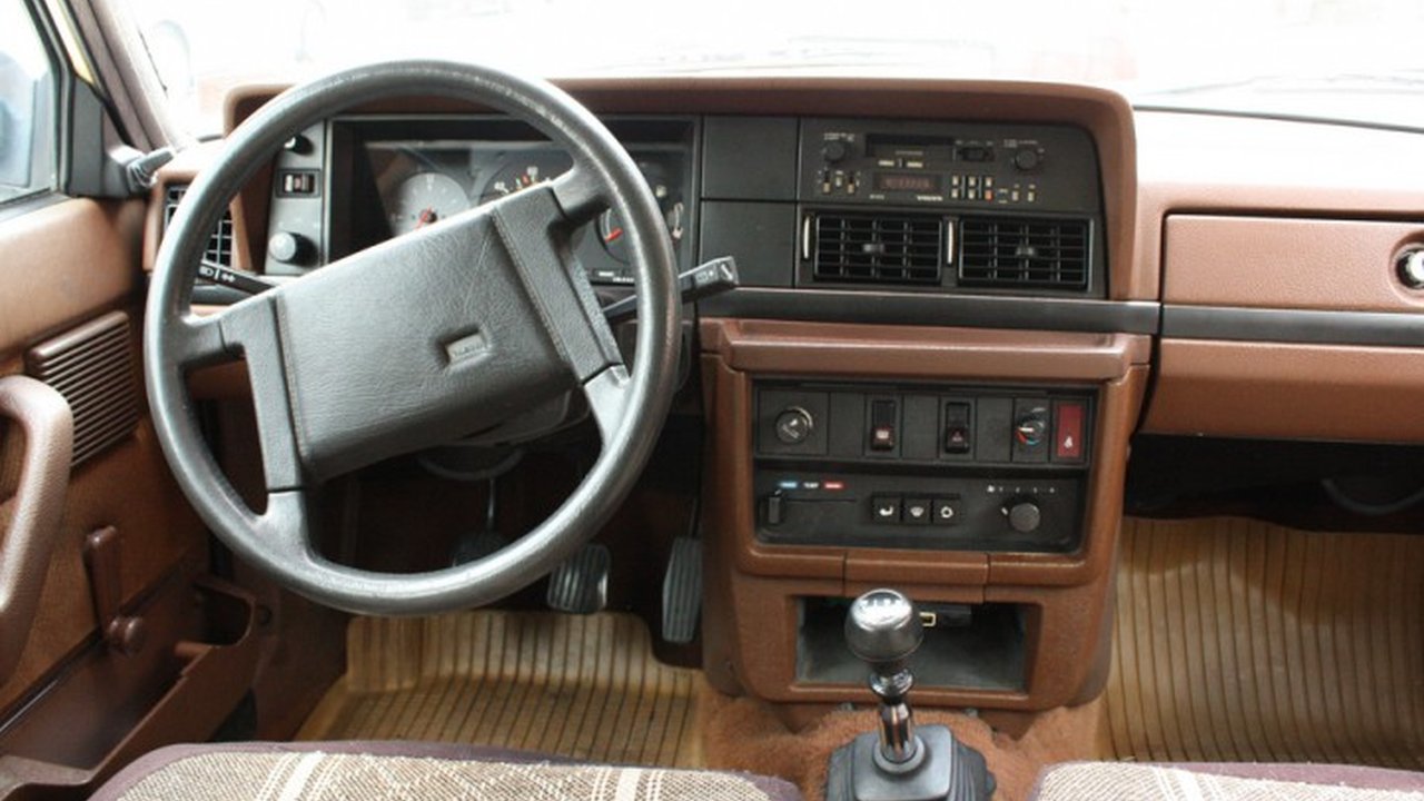 Volvo 240 (P242,P244) 2.3 (136 Hp) teknik özellikler ve yakıt tüketimi Volvo 240 (P242,P244) 2.3 (136 Hp) teknik özellikler ve yakıt tüketimi