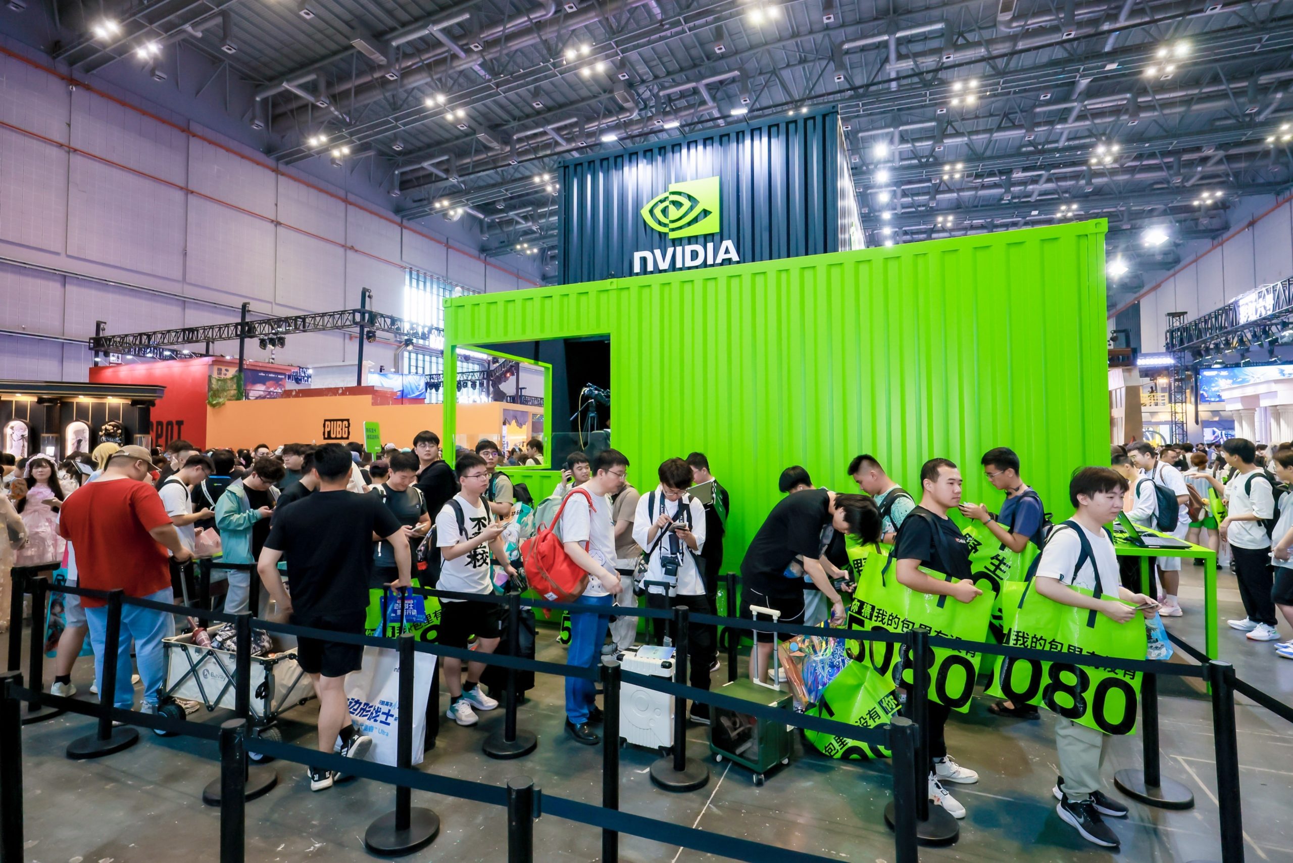 Çin’de RTX 50 Founders Edition kartları sınırlı, uzun kuyruklar oluşuyor Çin’de RTX 50 Founders Edition kartları sınırlı, uzun kuyruklar oluşuyor 1